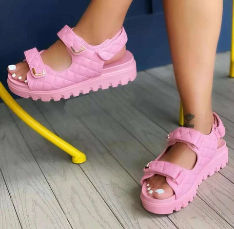 Leichter Luxus: Exklusive Designer-Sandalen für Damen in modernen Farben - RadeMotion OnlineshopSandalen